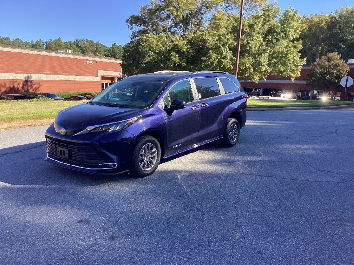 2024 TOYOTA SIENNA - Image 3