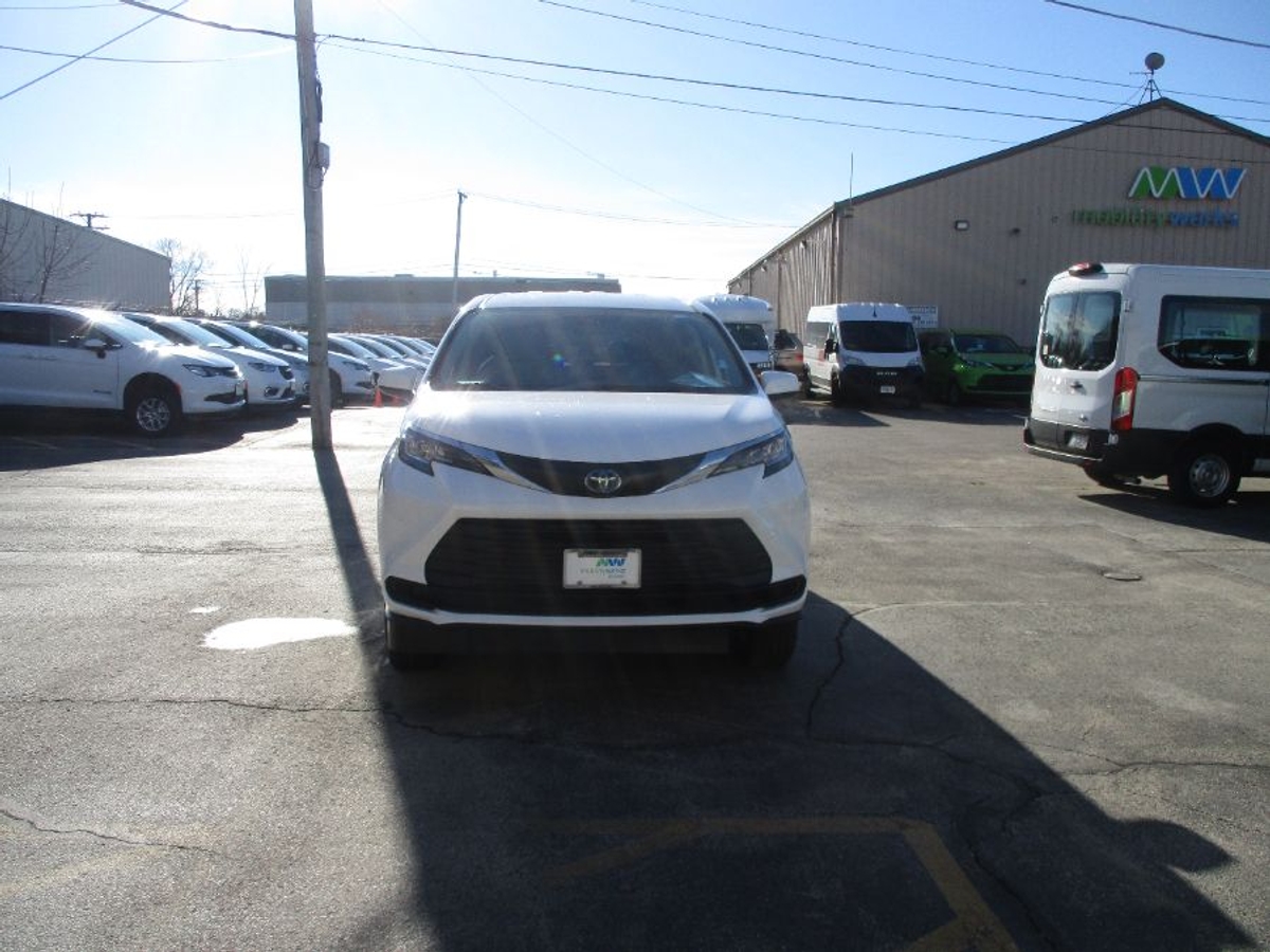2022 TOYOTA SIENNA - Image 2