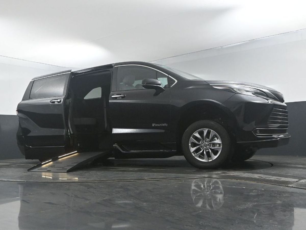 2025 TOYOTA SIENNA - Image 19