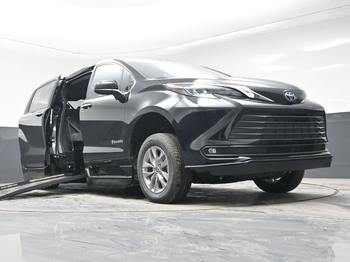 2025 TOYOTA SIENNA - Image 19