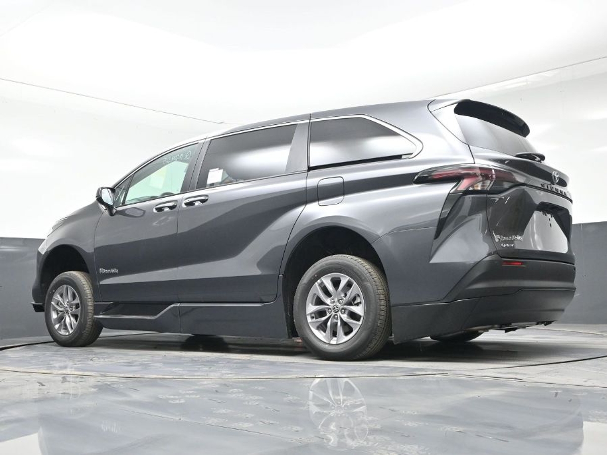 2025 TOYOTA SIENNA - Image 26