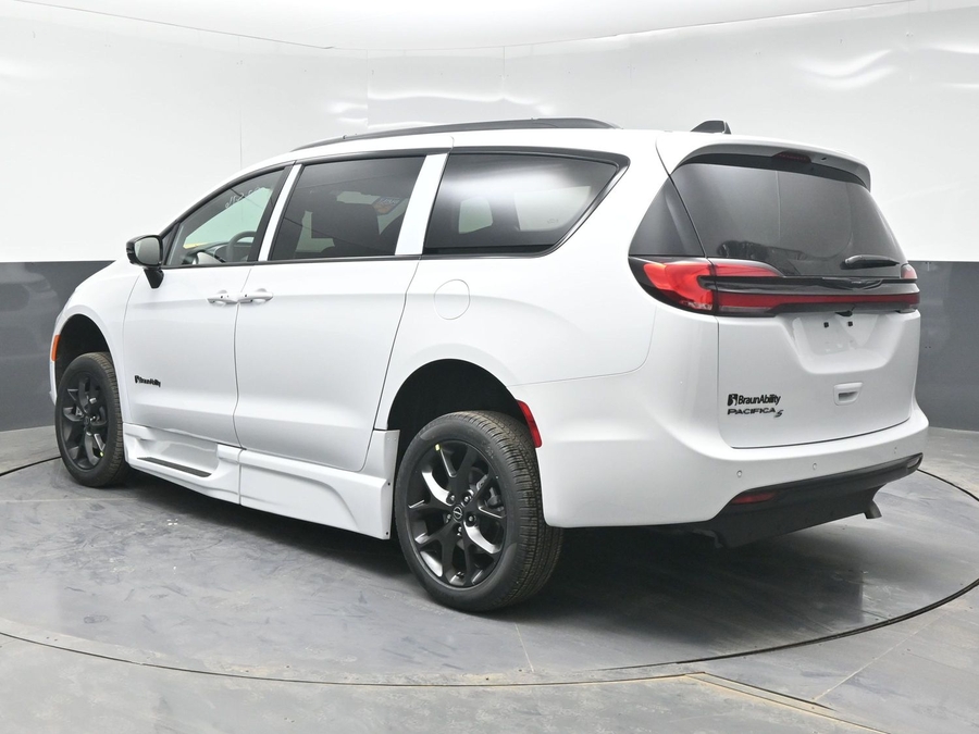 New 2026 Chrysler Pacifica Select Sport - BraunAbility Side Entry Entry Fold Out Automatic Ramp