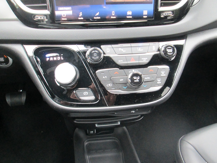 White Chrysler Pacifica image number 13