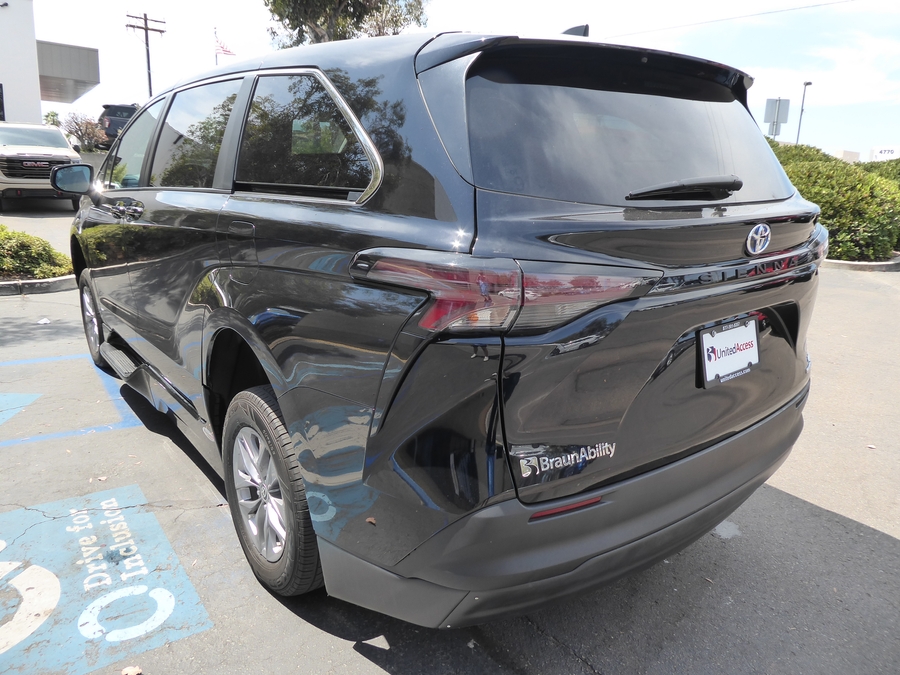 Used 2024 Toyota Sienna Hybrid LE Base - BraunAbility Side Entry Fold Out Automatic Ramp