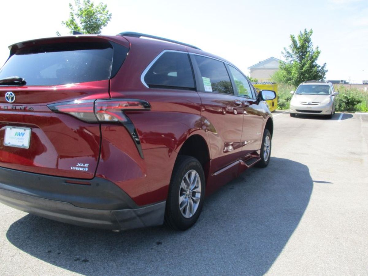 Red Toyota Sienna image number 6
