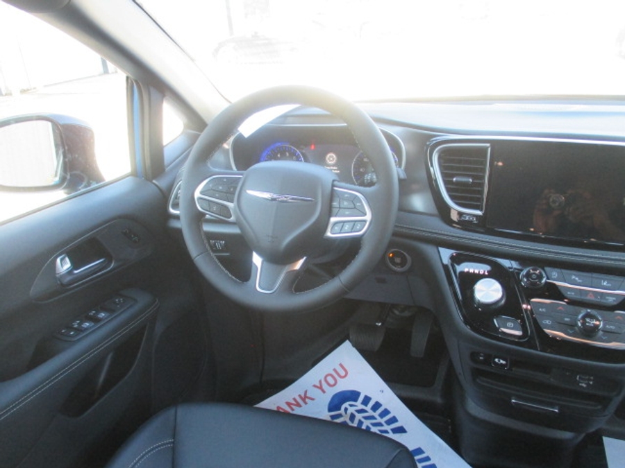 Blue Chrysler Pacifica image number 9