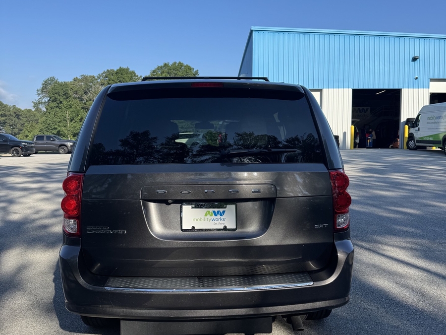 Grey Dodge Grand Caravan image number 3
