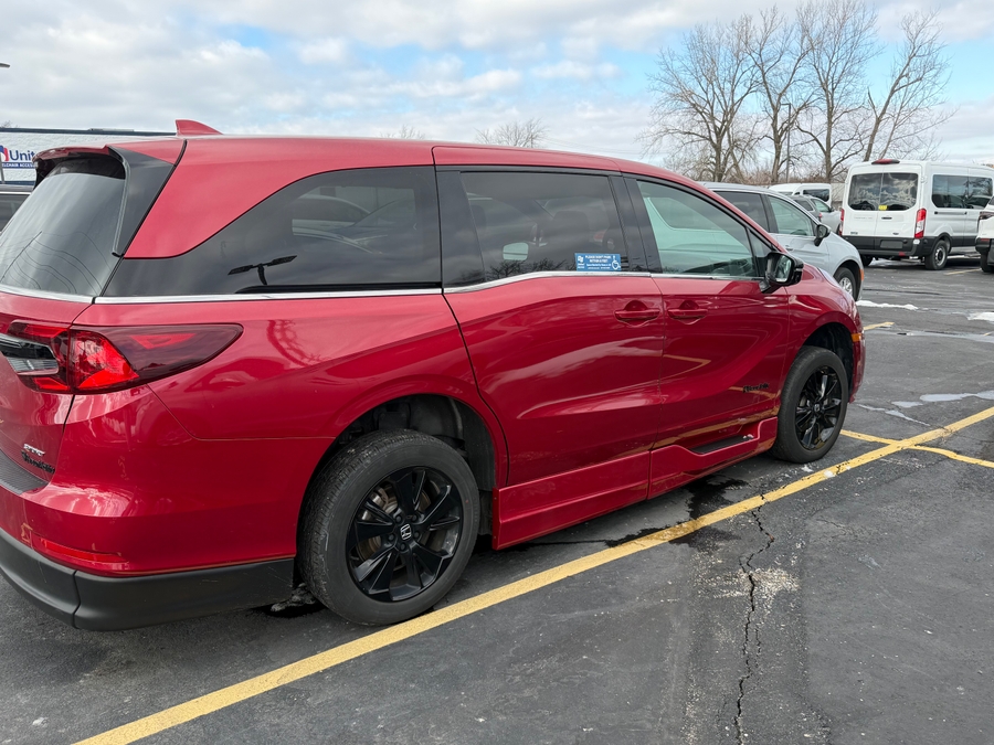 Used 2023 Honda Odyssey Sport - BraunAbility Side Entry Entry In Floor Automatic Ramp