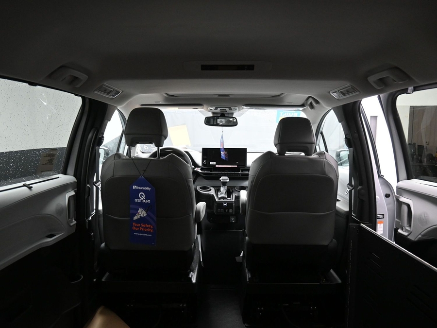 New 2025 Toyota Sienna Hybrid XLE Plus - BraunAbility Side Entry Entry Fold Out Automatic Ramp