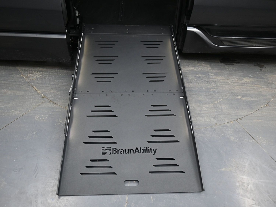 New 2025 Toyota Sienna Hybrid XLE Plus - BraunAbility Side Entry Entry Fold Out Automatic Ramp