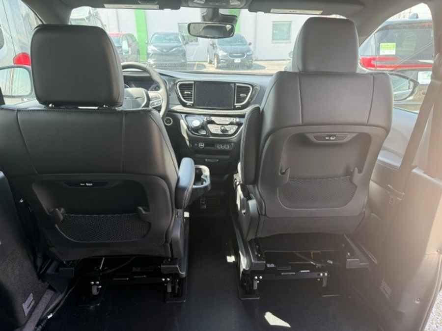 Número de imagen Chrysler Pacifica negro 12