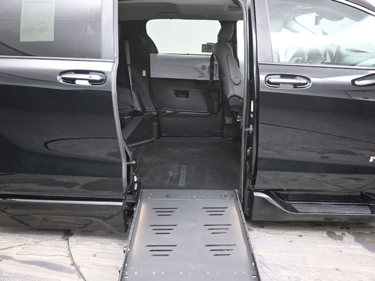 Black Toyota Sienna image number 11