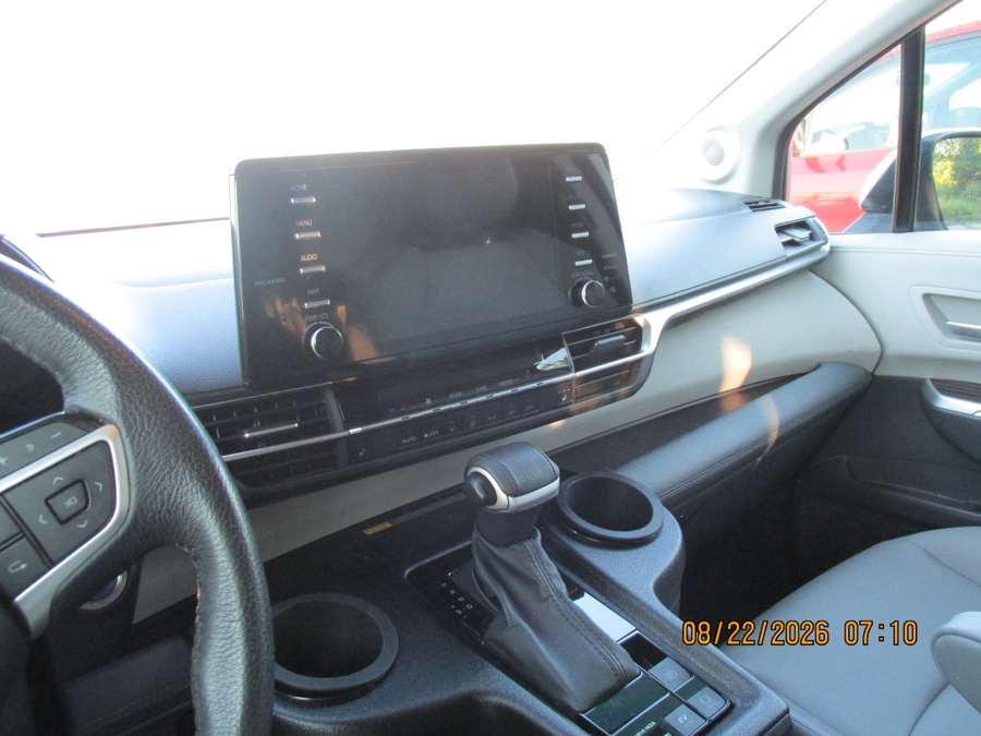 Silver Toyota Sienna image number 11