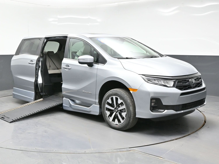 Silver Honda Odyssey with Side Entry Automatic In Floor ramp