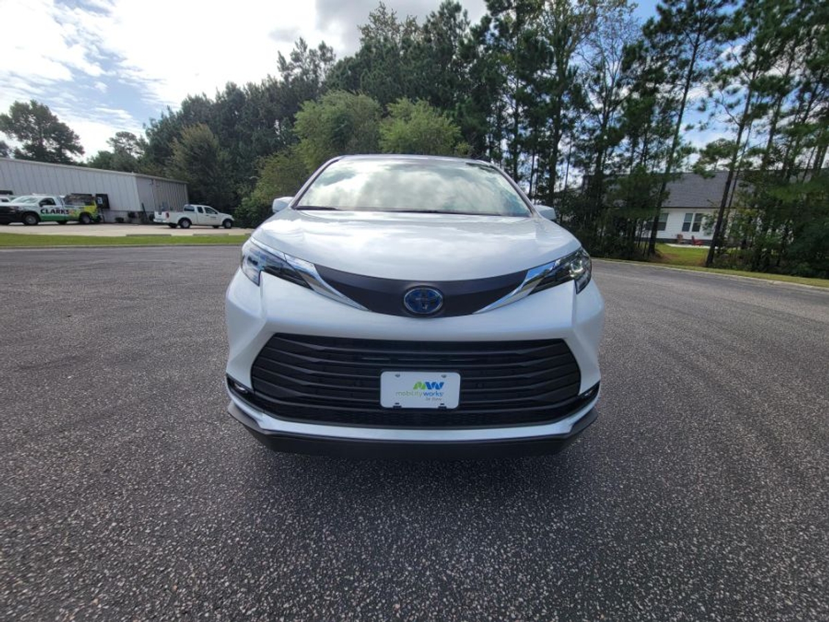 2025 TOYOTA SIENNA - Image 9