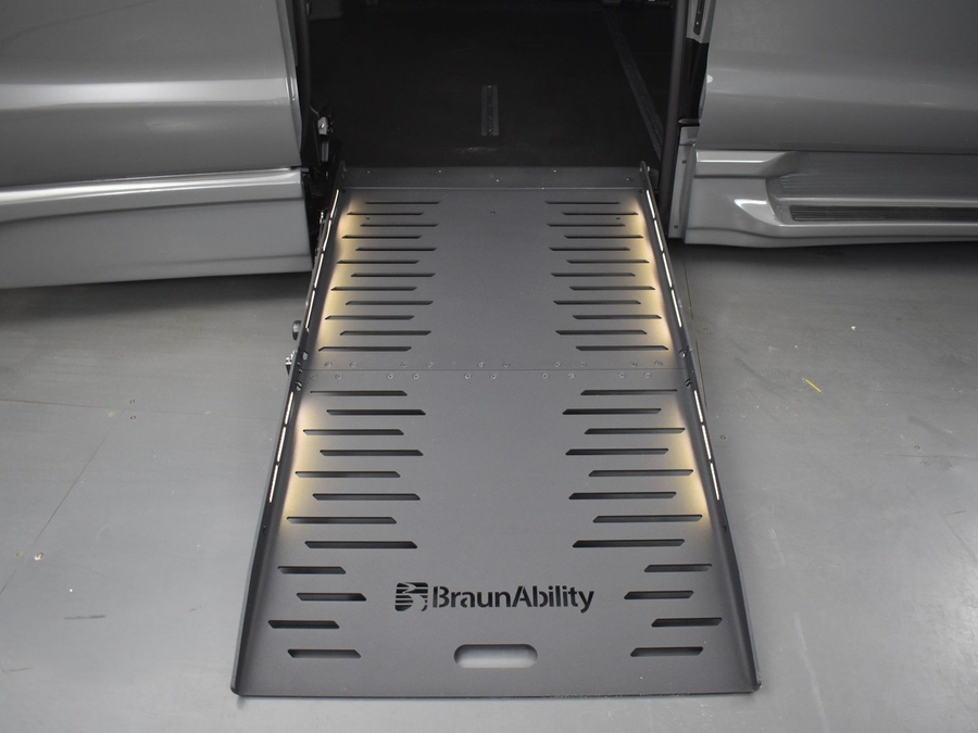 New 2025 Chrysler Pacifica Select Safety - BraunAbility Side Entry Entry Fold Out Automatic Ramp