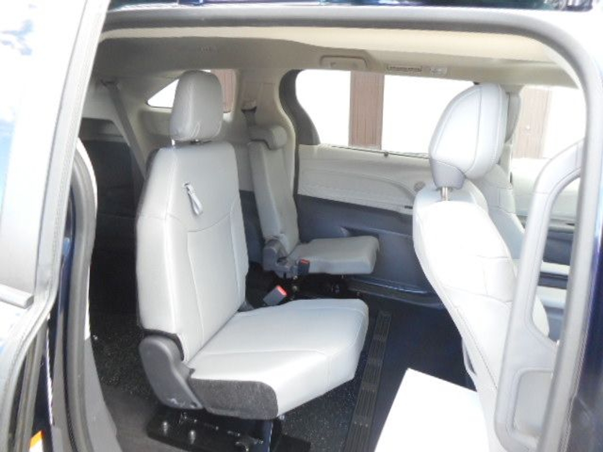 2024 TOYOTA SIENNA - Image 10