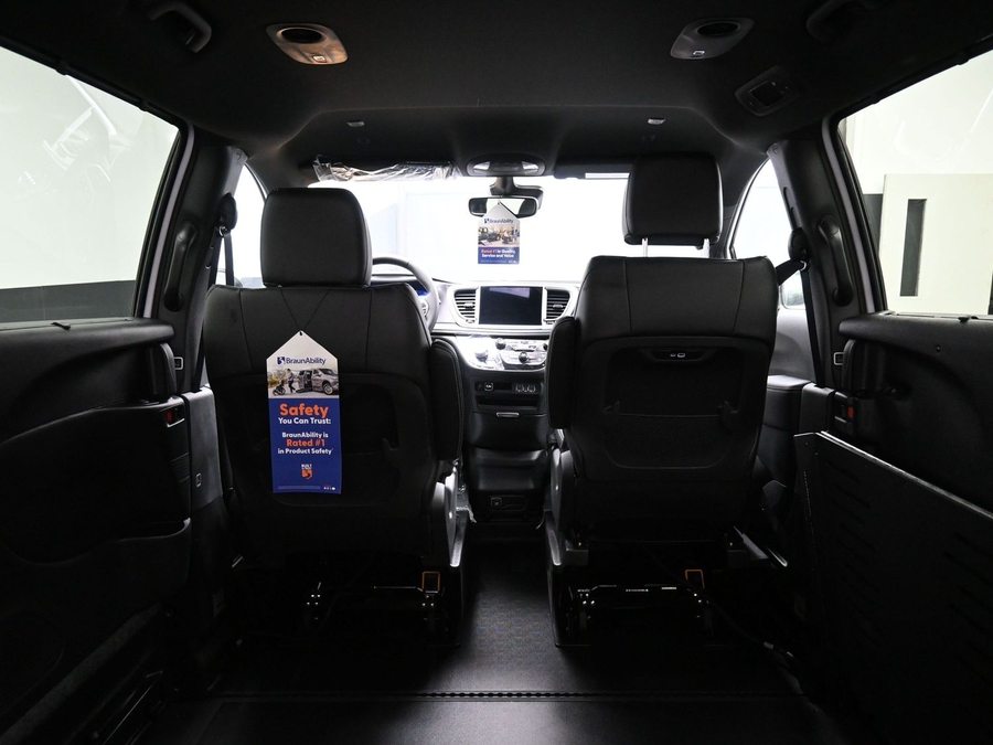 New 2025 Chrysler Pacifica Select Safety - BraunAbility Side Entry Entry Fold Out Automatic Ramp