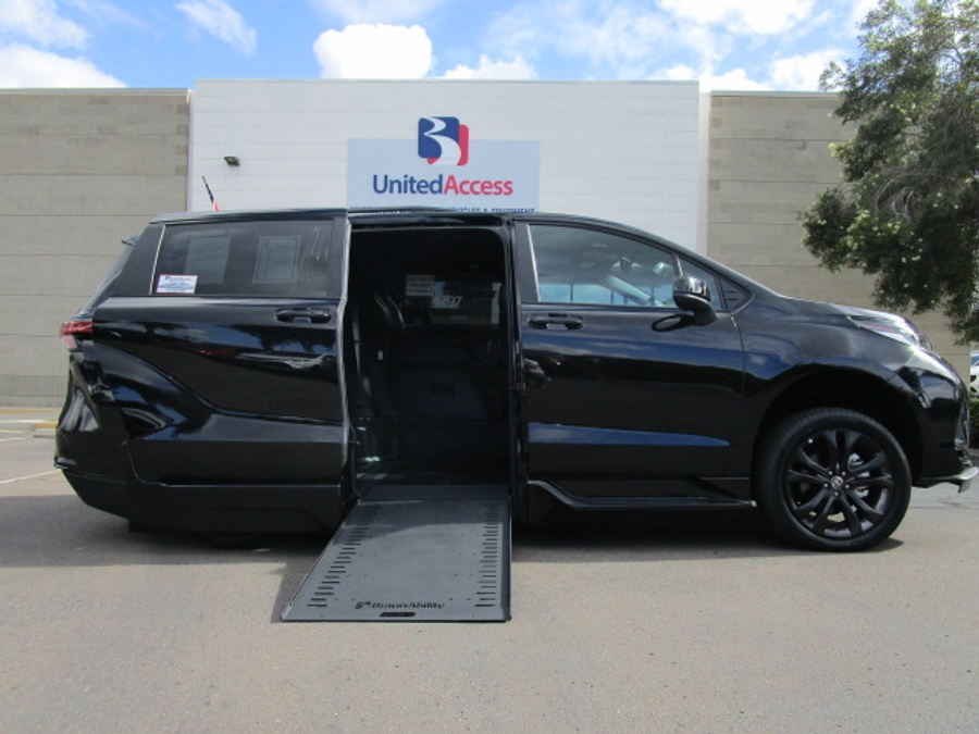 New 2025 Toyota Sienna Hybrid XSE Sport - BraunAbility Side Entry Entry In Floor Automatic Ramp