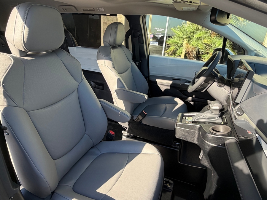 Used 2026 Toyota Sienna Hybrid XLE - BraunAbility Side Entry In Floor Automatic Ramp