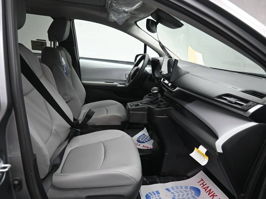 New 2026 Toyota Sienna Hybrid XLE Add - BraunAbility Side Entry Fold Out Automatic Ramp