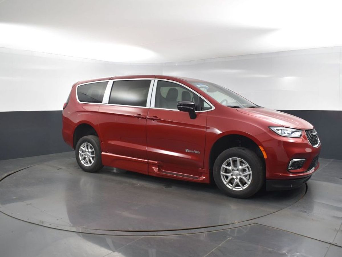 2025 CHRYSLER PACIFICA - Image 18