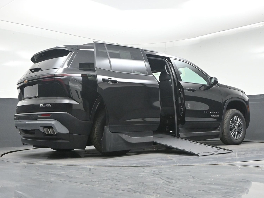 New 2026 Chevrolet Traverse 1LT - BraunAbility Side Entry In Floor Automatic Ramp