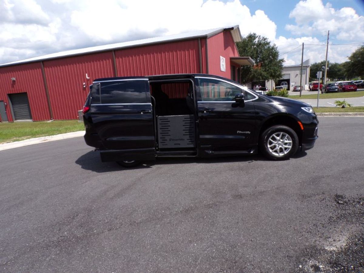 2025 CHRYSLER PACIFICA - Image 12