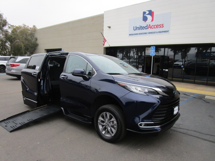 Used 2023 Toyota Sienna Hybrid XLE - BraunAbility Side Entry Entry Fold Out Automatic Ramp