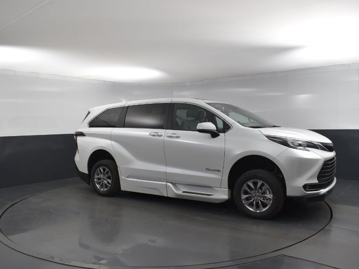 2025 TOYOTA SIENNA - Image 17