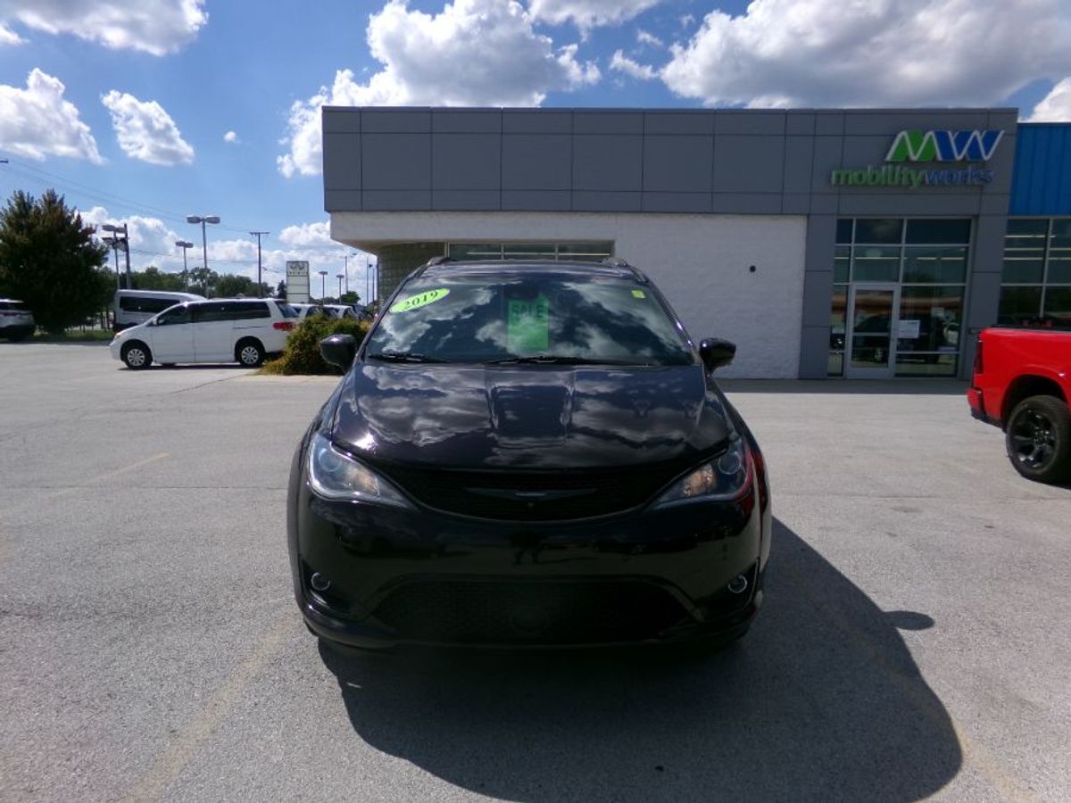 2019 CHRYSLER PACIFICA - Image 3