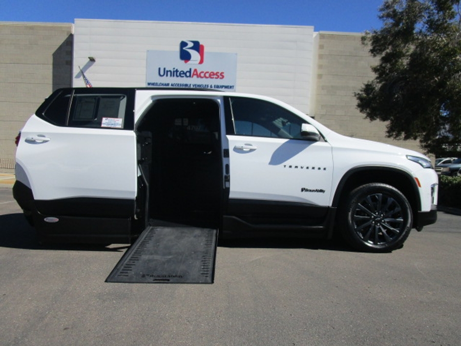 Used 2023 Chevrolet Traverse 2LT RS - BraunAbility Side Entry Entry In Floor Automatic Ramp