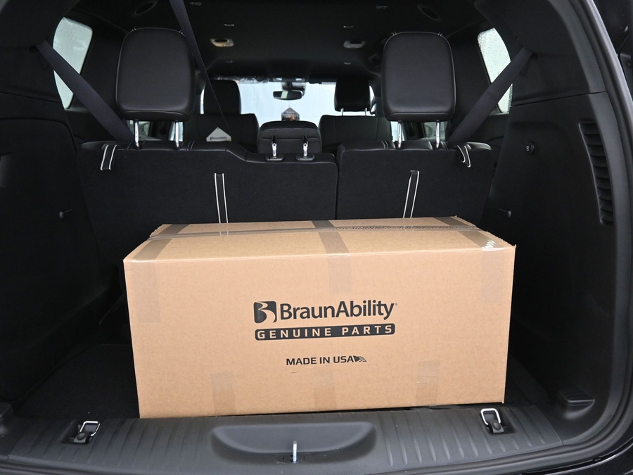 Black Chrysler Pacifica image number 13