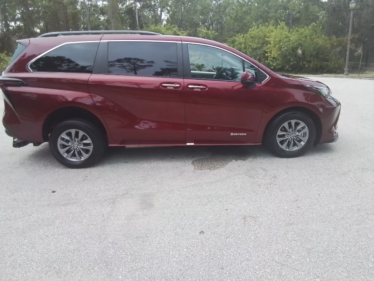 2023 TOYOTA SIENNA - Image 11