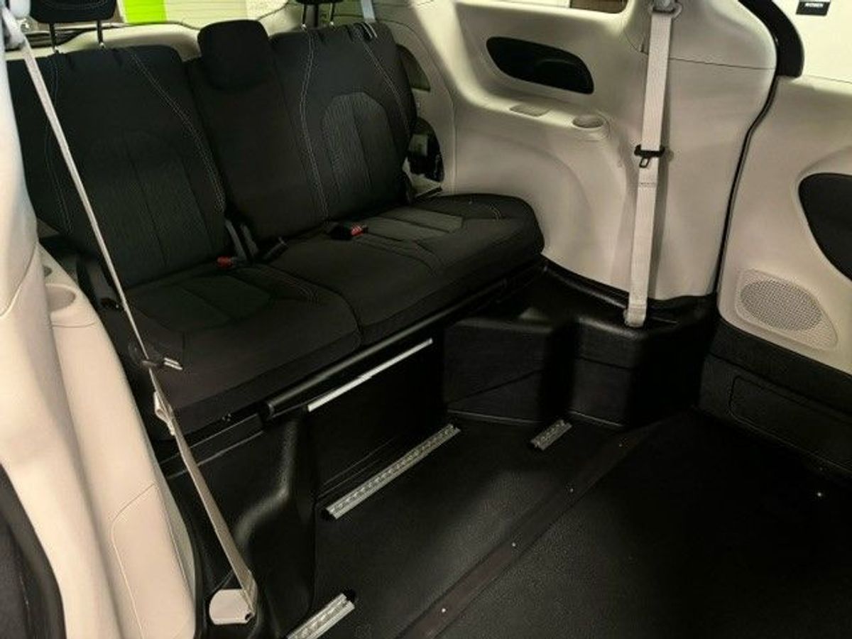 2024 CHRYSLER VOYAGER - Image 16