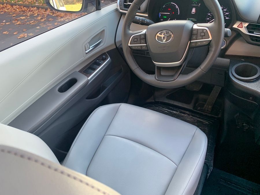 Used 2023 Toyota Sienna Hybrid XLE - BraunAbility Side Entry Entry In Floor Automatic Ramp