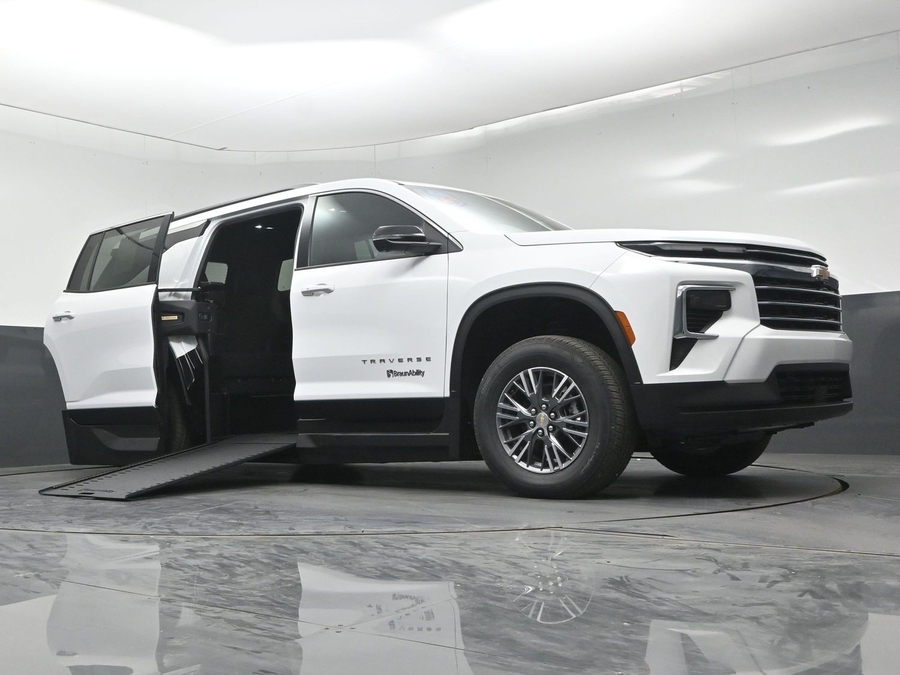 New 2026 Chevrolet Traverse 1LT - BraunAbility Side Entry In Floor Automatic Ramp
