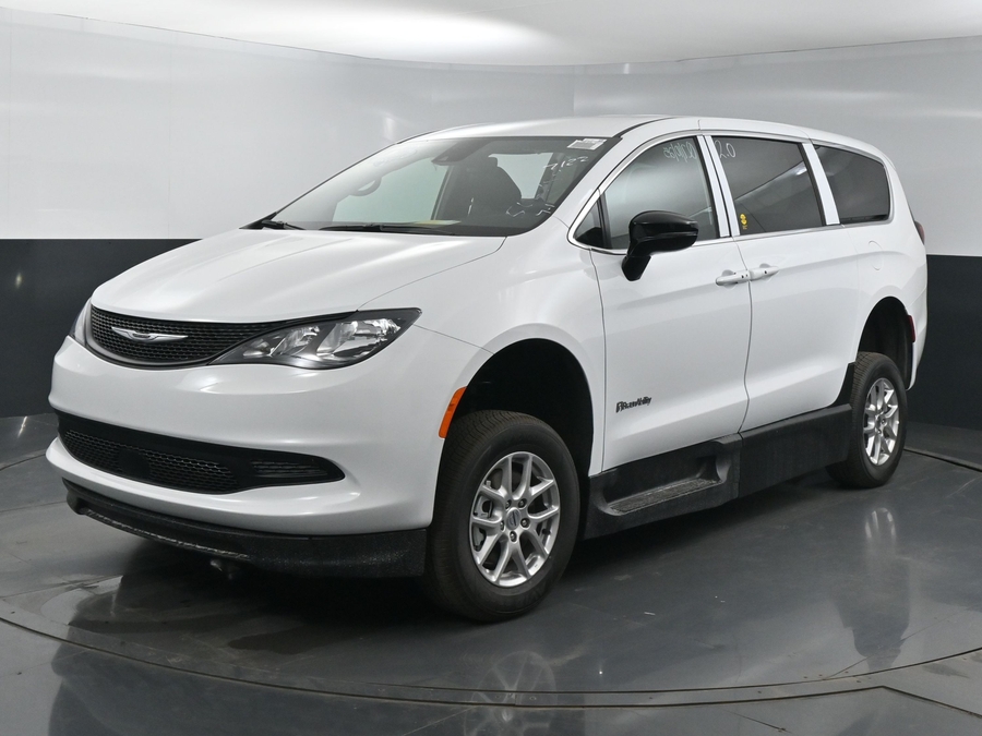 New 2025 Chrysler Voyager LX w MID ROW SEAT - BraunAbility Commercial Side Entry In Floor Manual Ramp