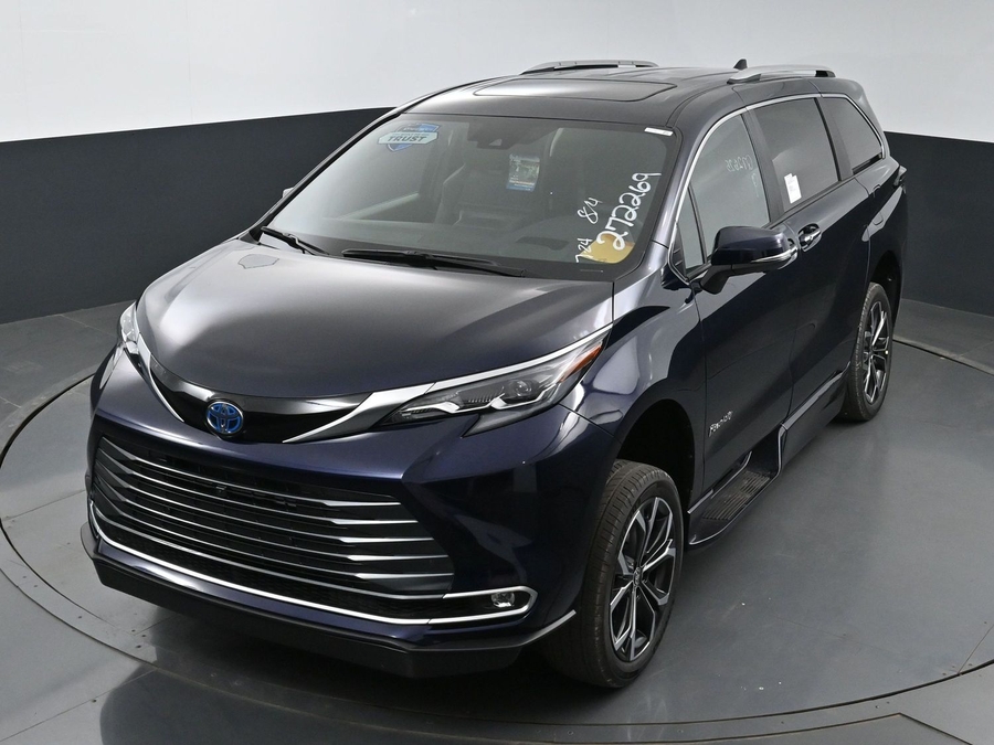 New 2025 Toyota Sienna Hybrid Platinum - BraunAbility Side Entry Entry In Floor Automatic Ramp