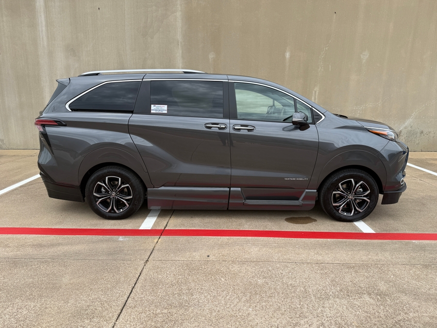 New 2025 Toyota Sienna Hybrid Platinum AWD - VMI Side Entry Entry In Floor Automatic Ramp