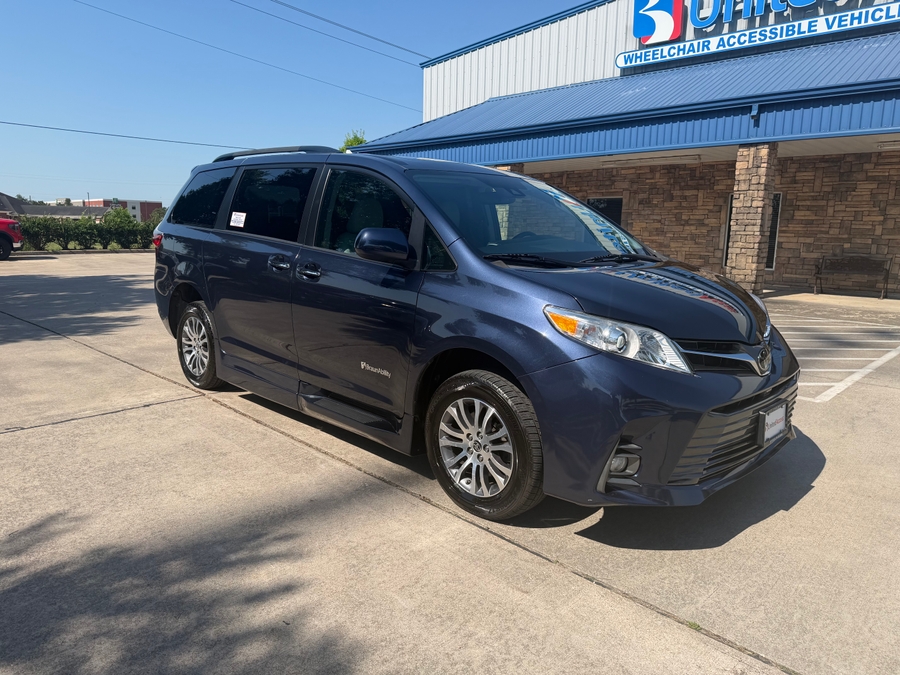 Used 2020 Toyota Sienna XLE - BraunAbility Side Entry Entry In Floor Automatic Ramp