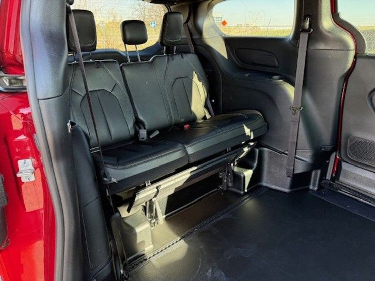 2025 CHRYSLER PACIFICA - Image 9