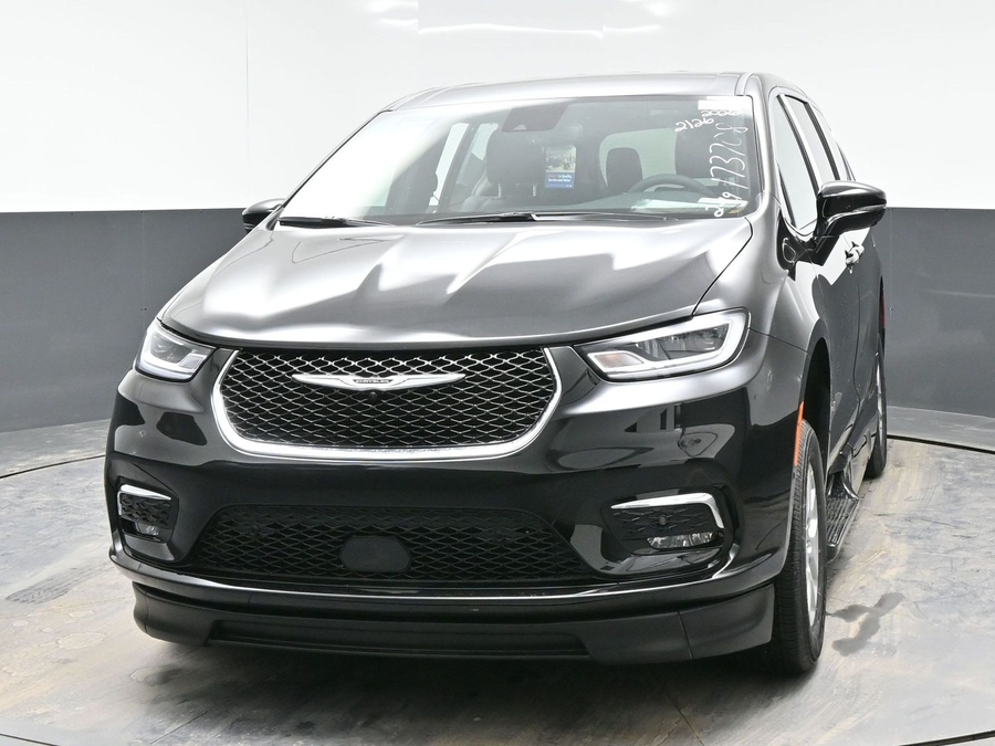 Black Chrysler Pacifica image number 1