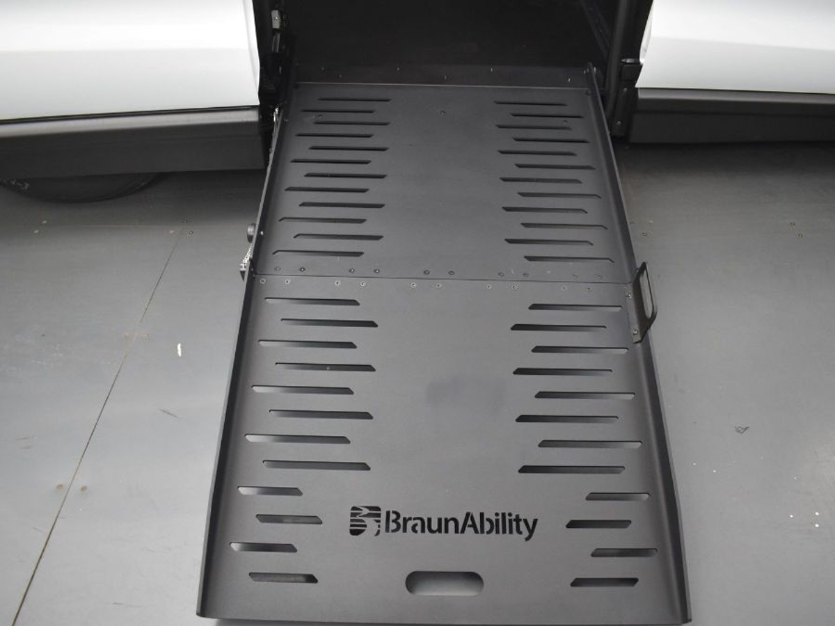 2025 CHRYSLER VOYAGER - Image 11