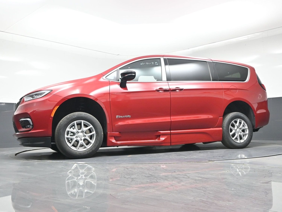 Red Chrysler Pacifica image number 16