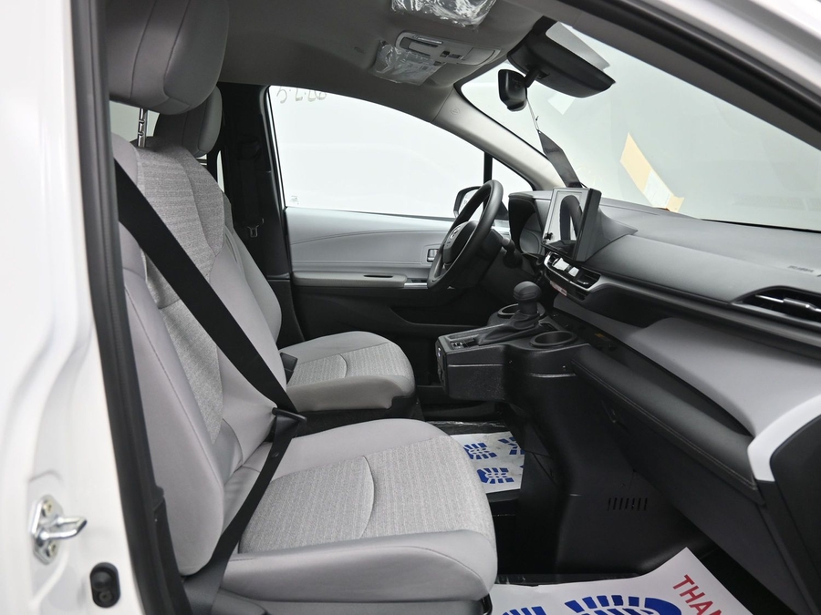 New 2026 Toyota Sienna Hybrid LE - BraunAbility Side Entry Entry Fold Out Automatic Ramp