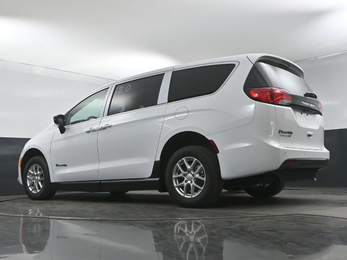 2025 CHRYSLER VOYAGER - Image 21