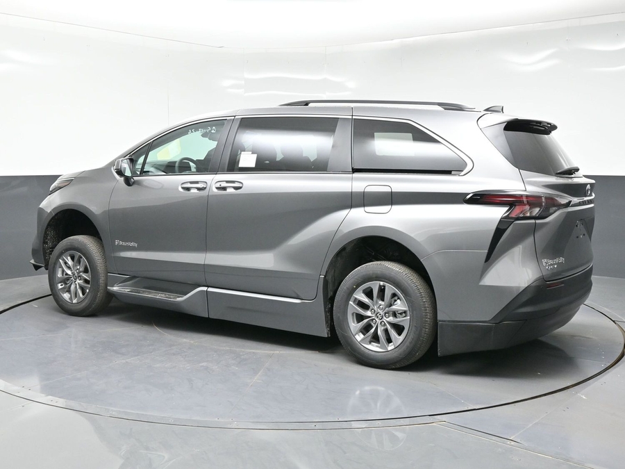 2026 Toyota Sienna's photo