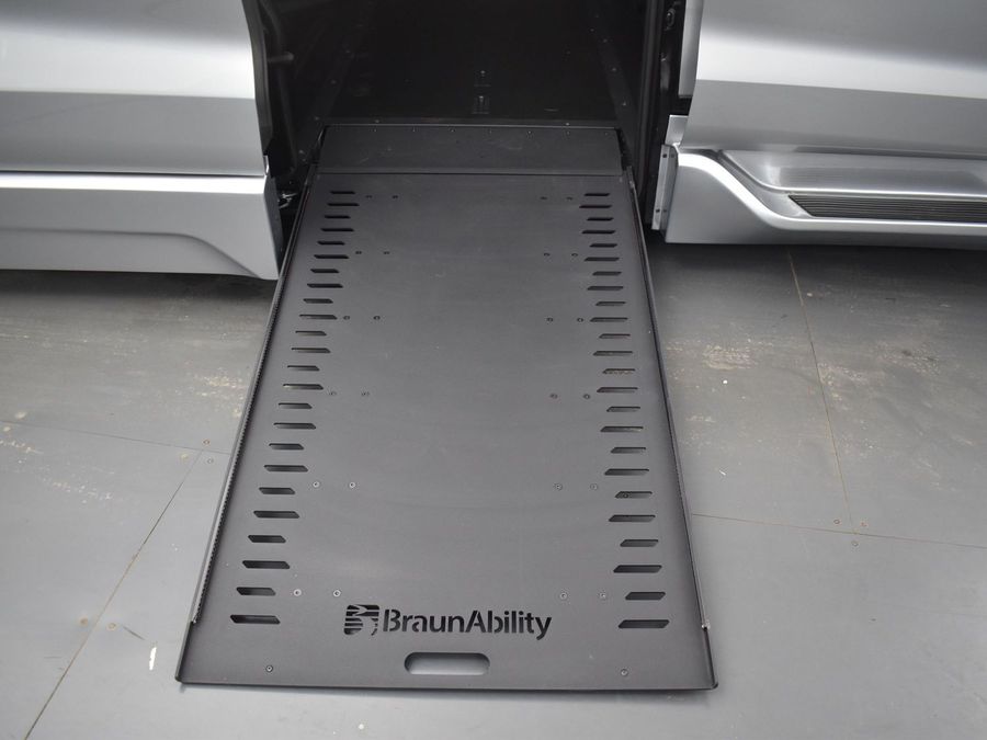 New 2025 Toyota Sienna Hybrid XLE Plus - BraunAbility Side Entry Entry In Floor Automatic Ramp