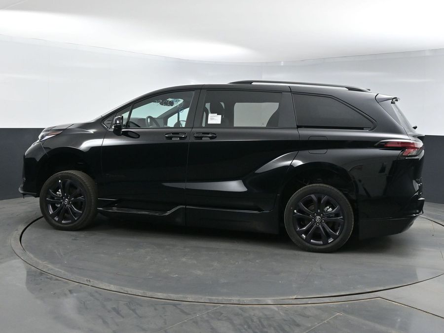New 2025 Toyota Sienna Hybrid XSE Sport - BraunAbility Side Entry Entry Fold Out Automatic Ramp